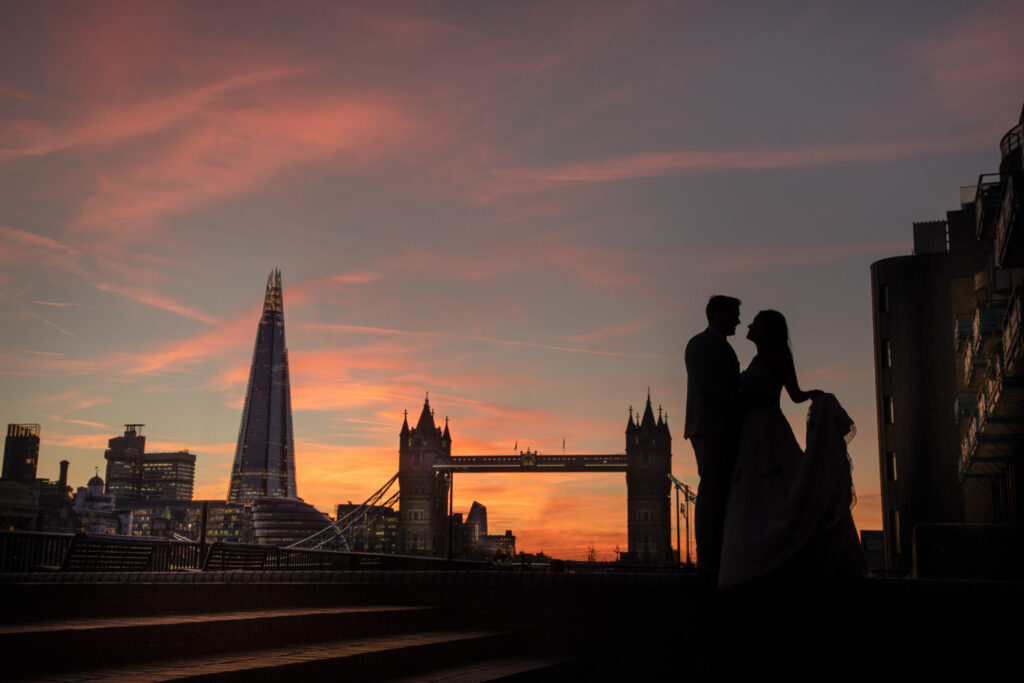 Couple silhouette, London skyline sunset.Chris Chambers Yorkshire wedding photographer