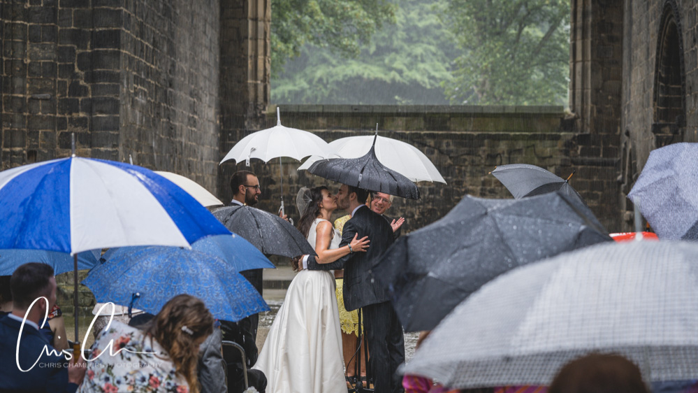 Kirkstall-Abbey-Wedding-photography-Leeds-wedding-photographer