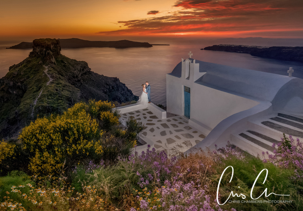 Santorini wedding photography. Travelling wedding photographer.