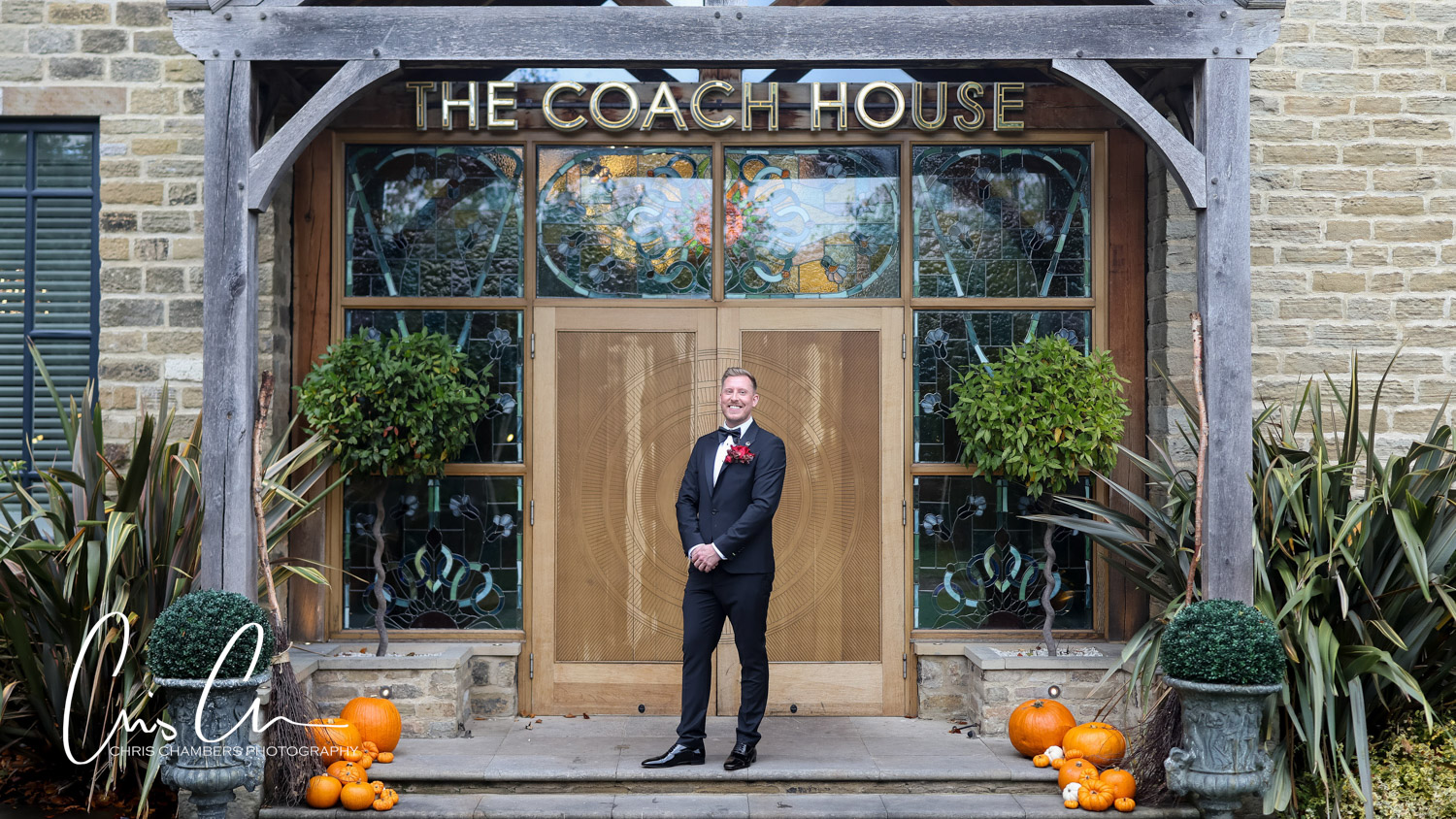 Yorkshire weddings at Manor House Huddersfield. Chris Chambers Phot