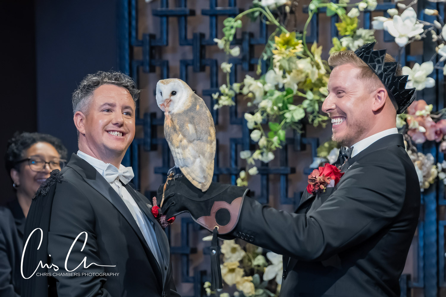 Owls at a wedding day. Owl ring delivery for Joe and Josephs wedding